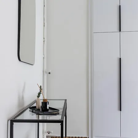 Lovely 1-bedroom With Balcony Appartement *