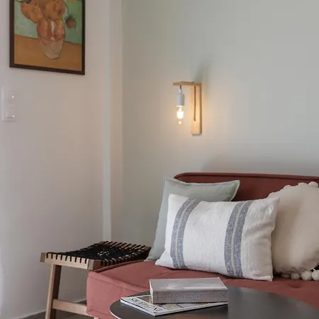 Lovely 1-bedroom With Balcony