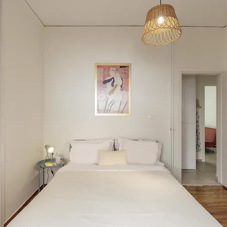 Lovely 1-bedroom With Balcony Athens