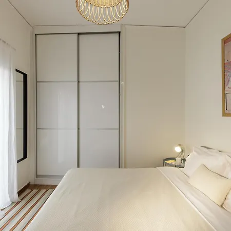 Lovely 1-bedroom With Balcony *
