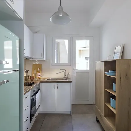 Lovely 1-bedroom With Balcony Apartment Athens