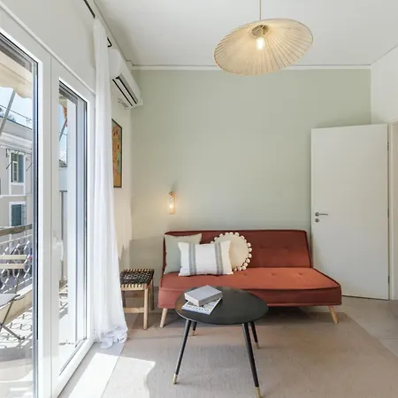 Lovely 1-bedroom With Balcony *