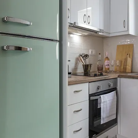 Lovely 1-bedroom With Balcony Athens